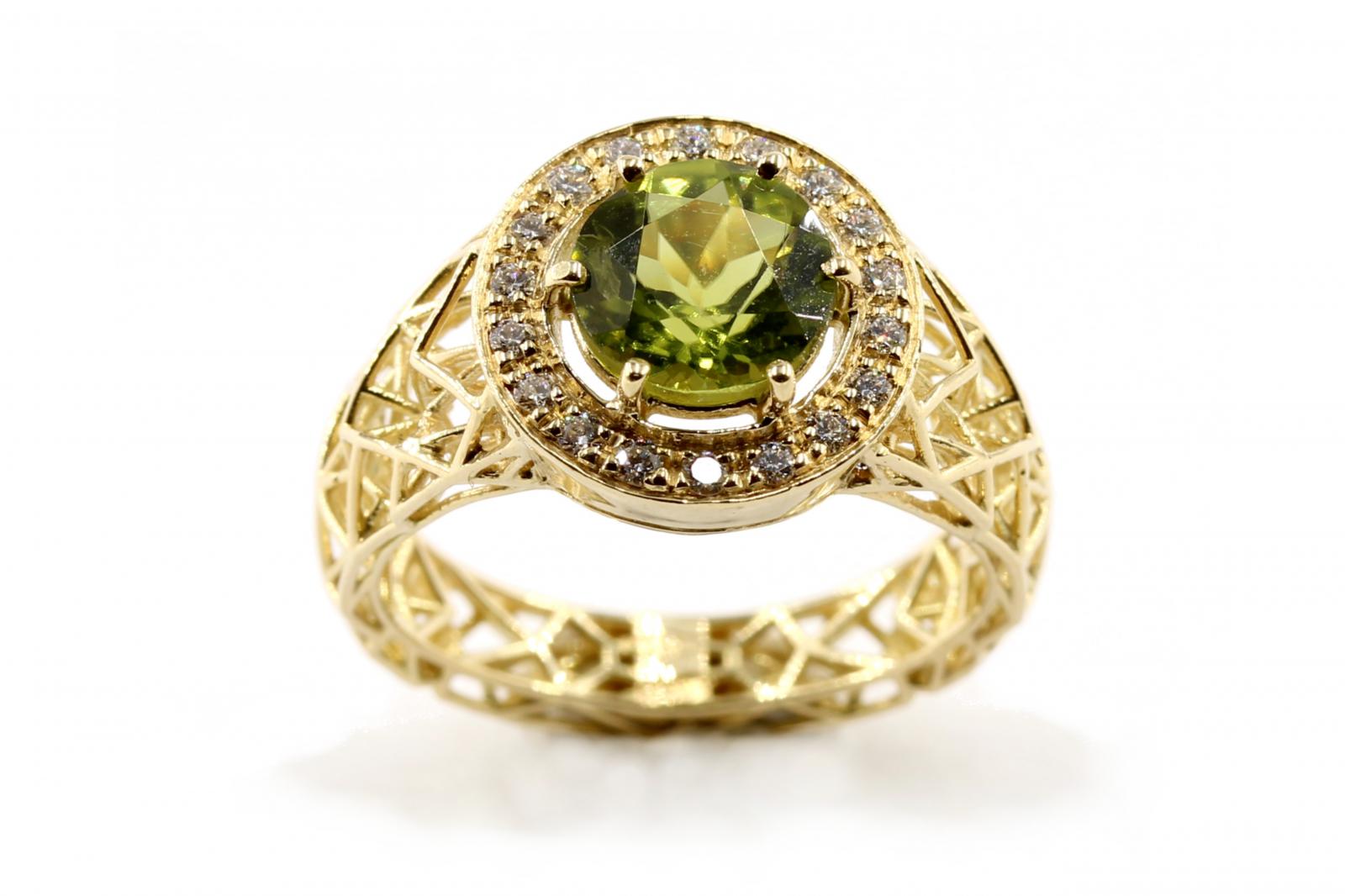 Anello in oro con peridoto e diamanti Lupo Gioielli