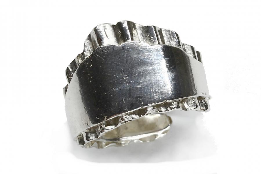 Anello in argento e argento brunito