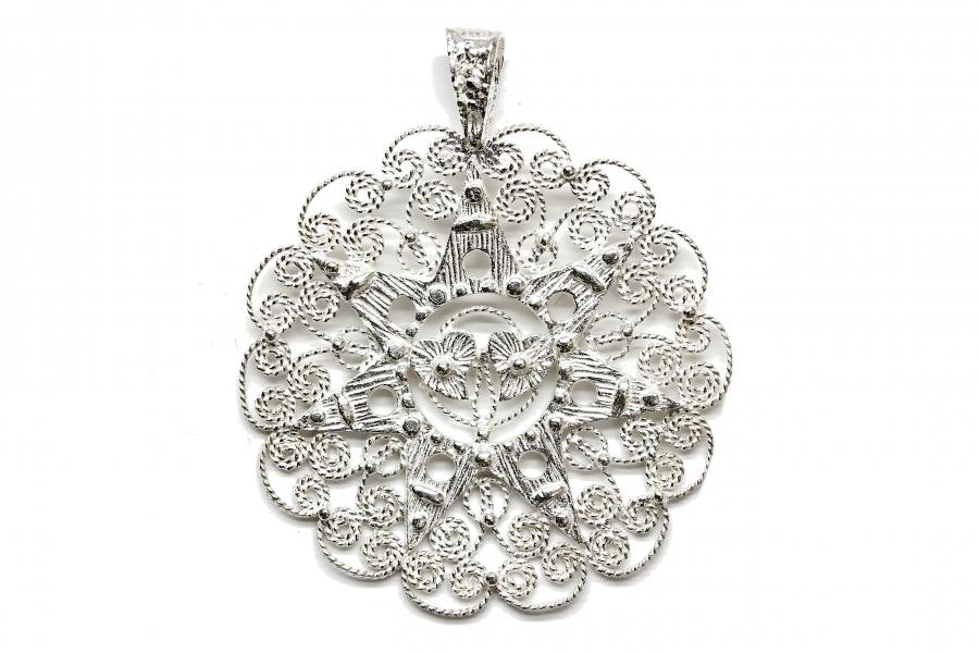 Ciondolo in oro con rosellina di corallo