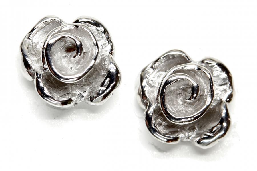 Orecchini in oro con rose di corallo