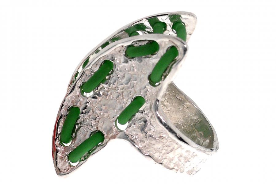 Anello in oro con tre tormaline cabochon