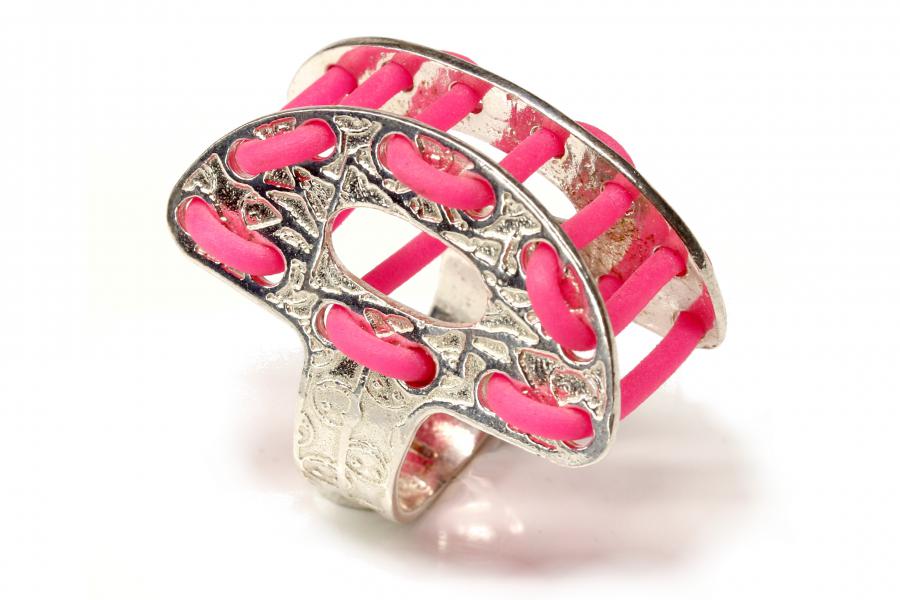 Anello in argento rodiato nero con quarzo citrino