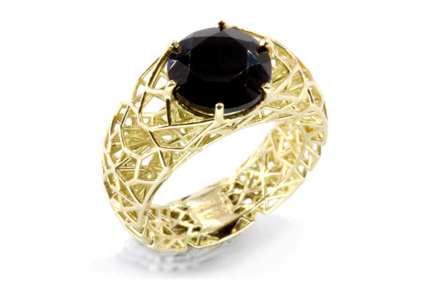 Anello in oro giallo e bianco, Pescarina