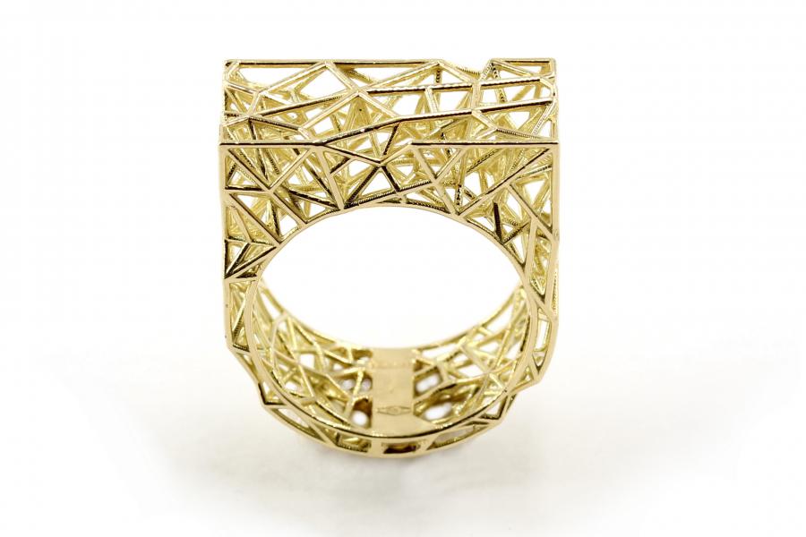 Anello in oro bianco con zaffiro