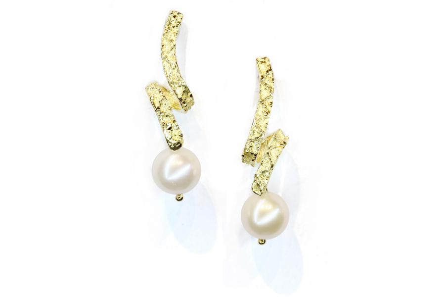 Orecchini in oro con rose di corallo