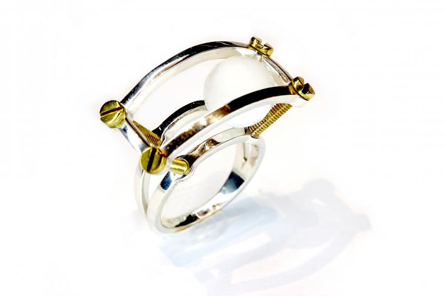 Anello in argento e argento brunito