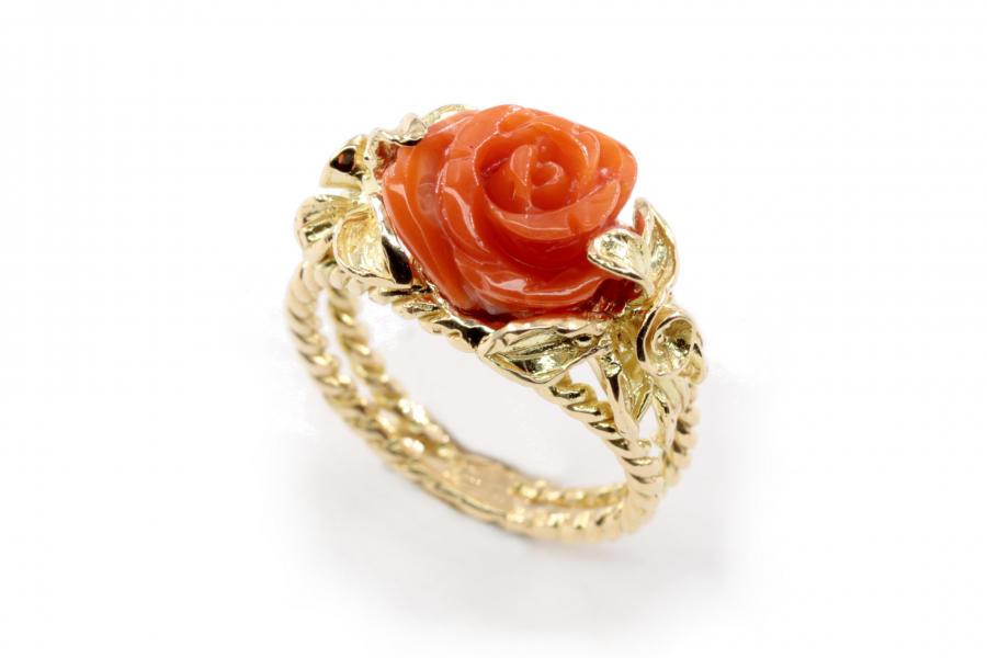 Anello in oro con diamante