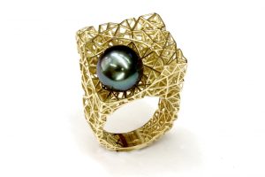 Anello Impact in oro con perla di Tahiti