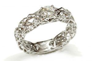 Anello in oro bianco con diamante