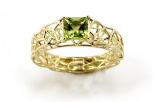 Anello in oro con peridoto