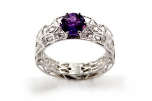 Anello in oro bianco con ametista