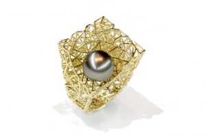 Anello in oro con perla di Tahiti