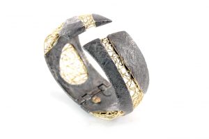 Bracciale Under the Skin, largo