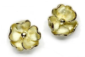 Orecchini Fiori di ciliegio in oro giallo