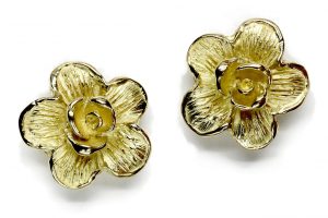 Orecchini in oro con fiorellini