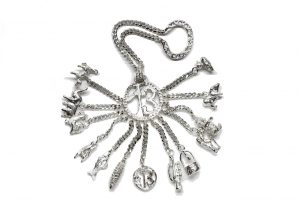 Portachiavi in argento con 13 amuleti abruzzesi