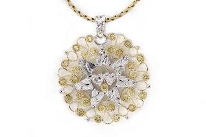 Ciondolo in oro giallo e bianco Presentosa, grande