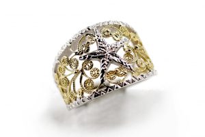 Anello in oro giallo e bianco, Pescarina