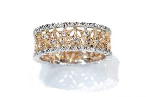 Anello veretta in oro rosa e oro bianco con diamanti