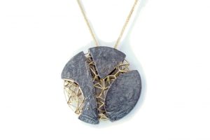 Ciondolo Under the Skin tondo