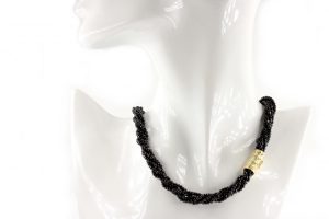 Collana di spinello con chiusura in oro